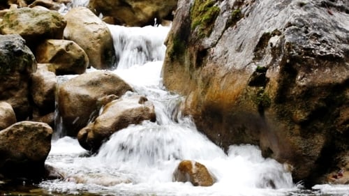 Friedlicher Wasserfall