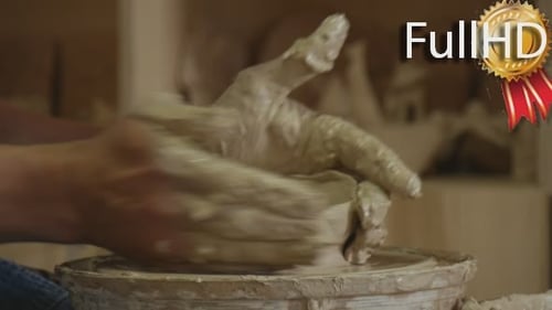 Potter Craftsman Nouveau dans Pottery Craft travaille