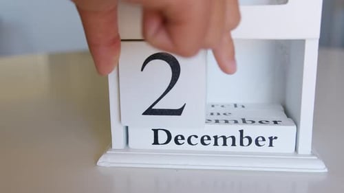 Changing Calendar to December 25th for Christmas Holiday
