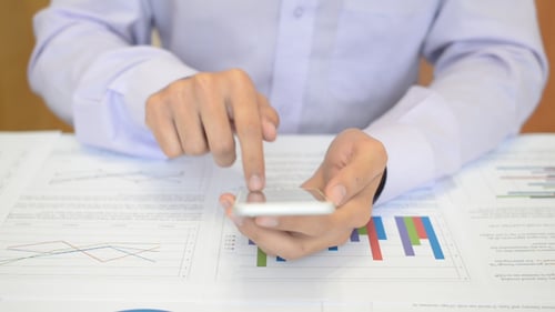 Escribir un mensaje en el trabajo, teléfono inteligente