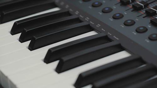 Musikinstrument. Ausrüstung. Keyboards, Klaviersynthesizer