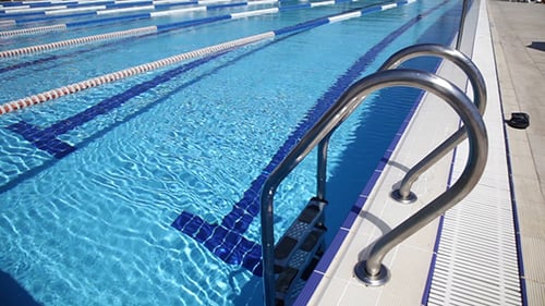 Wasser in einem Schwimmbad
