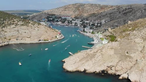 Vue aérienne de la baie de Balaklava (Sébastopol)