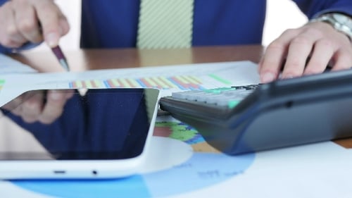 Analyzing Business Diagram And Graph In Office