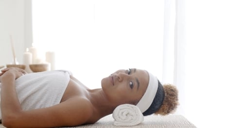 Traditionelle Aromatherapie und Schönheitsbehandlungen