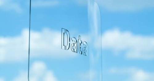 Glass Data Schriftzug und Wolken im Hintergrund