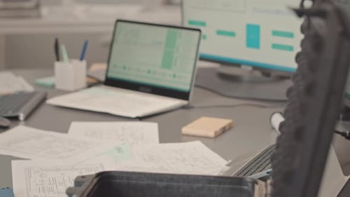Arbeitsplatz des Ingenieurs im Büro