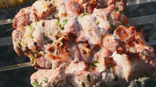 Gebratenes Fleisch auf Grill