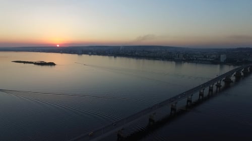 Über die Brücke fliegen