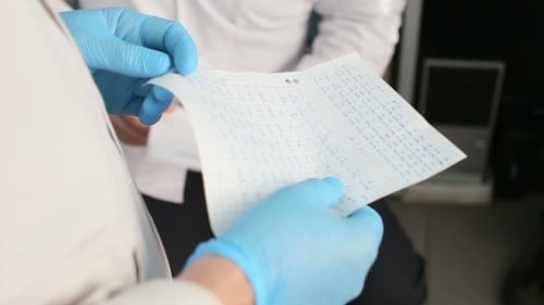 Los científicos trabajan en el laboratorio
