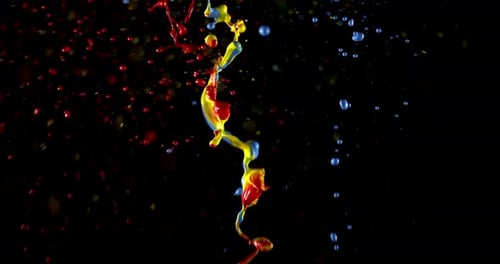 Farbe explodiert in Spritzern