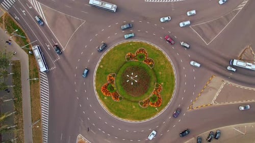 Circulo de tráfico con coches