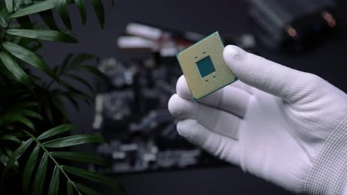 Puce
d'ordinateur CPU. Processeur sur prise sur la carte mère. Technologies, électronique nanomètres