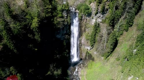 Luftaufnahme des Wasserfalls