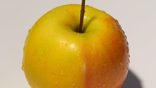 Rotierender gelber Apfel
