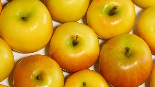 Rotierende gelbe Äpfel