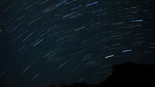 Star Trails Time-Lapse of Night Sky