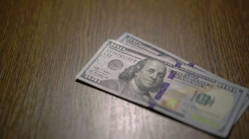 Sinkendes Geld.