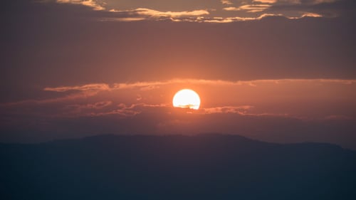 Sonnenaufgang am Berg
