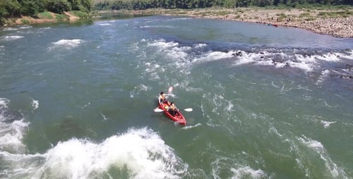 Kayak en un río