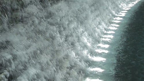 Künstlicher Wasserfall
