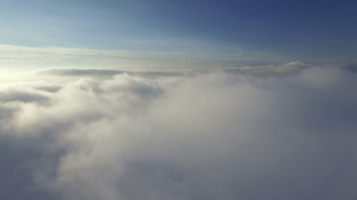 Über den Wolken fliegen
