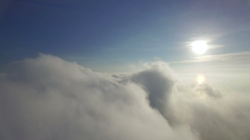 Über den Wolken fliegen