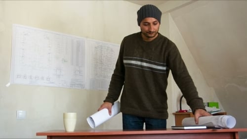 Ingenieur mit Bauplänen
