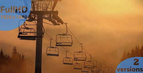 Telesquí en la niebla y la puesta de sol