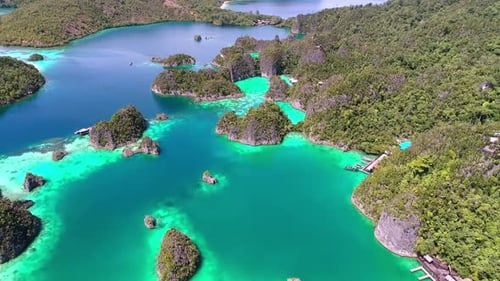 Vue aérienne sur la mer tropicale