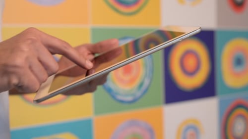 Diseñador con Tablet Pc