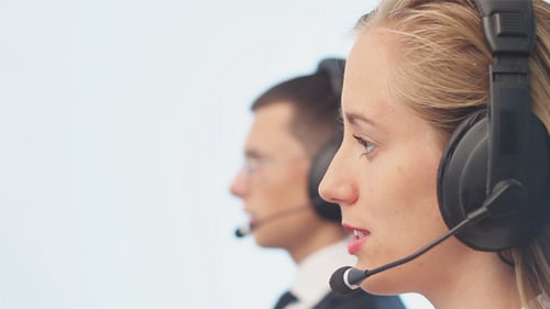 Centre d'appels des opérateurs répondant aux appels des clients