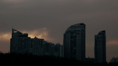Stadtlandschaft am Abend