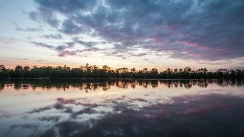 Sonnenuntergang am Fluss