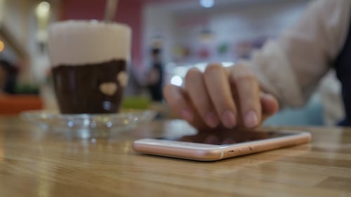 Use Smartphone In Coffee Shop