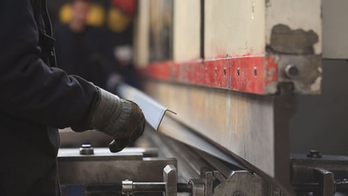 Metallbearbeitung für CNC-Maschine bei der Arbeit