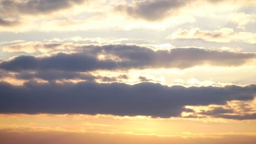 Sonnenuntergang hinter den Wolken