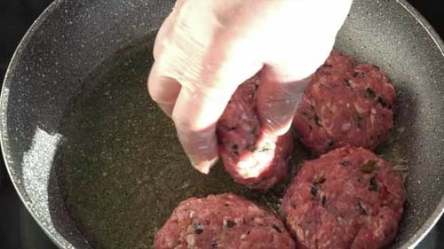 Fleischbällchen oder Schnitzel