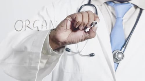 Asiatischer Arzt schreibt Organspender