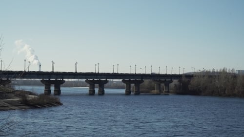 Verkehr auf der Brücke
