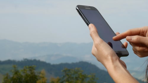 Smartphone spielen