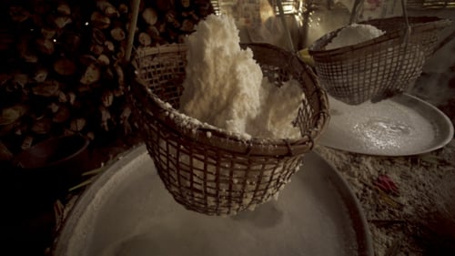 Ebulição tradicional de sal na província de Boklua Nan 05