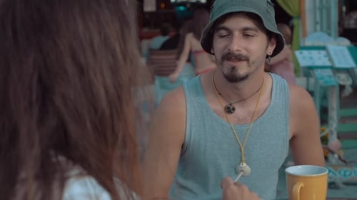 Viejos en el café al aire libre
