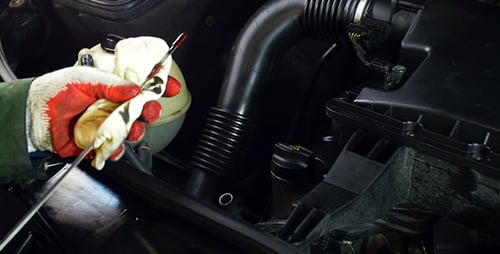 Inspektion des Motoröls