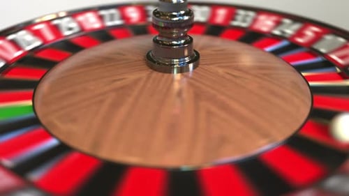 La bola de la ruleta del casino golpea 13 trece negro