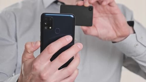 Scanning QR Code with a Modern Cold Crypto Wallet and Smartphone