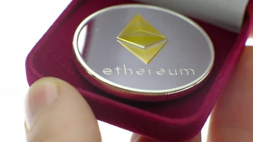 Ethereum en argent dans une boîte vintage