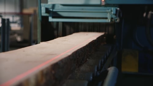 Suprimentos através do oleoduto indo para a máquina Raspilochnomu