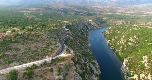 Luftaufnahme des Flusses Zrmanja, Kroatien 21