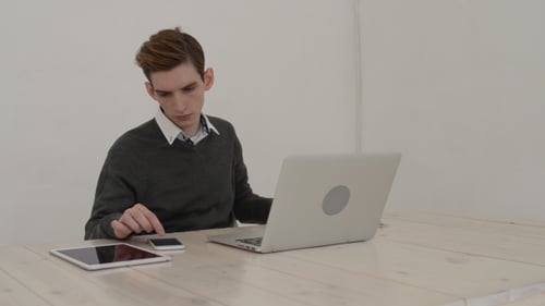 Browsing on Smartphone in Studio